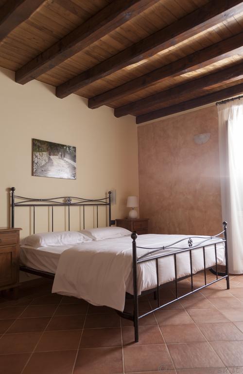 Agriturismo Creta Rossa Torre di Ruggiero Eksteriør billede