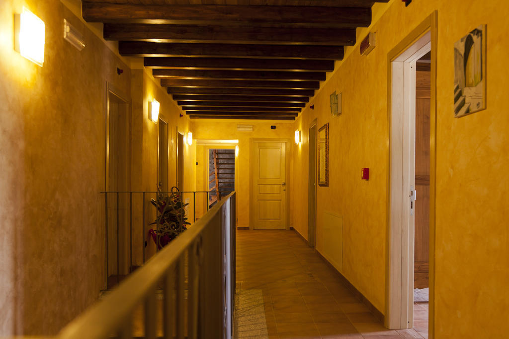 Agriturismo Creta Rossa Torre di Ruggiero Eksteriør billede
