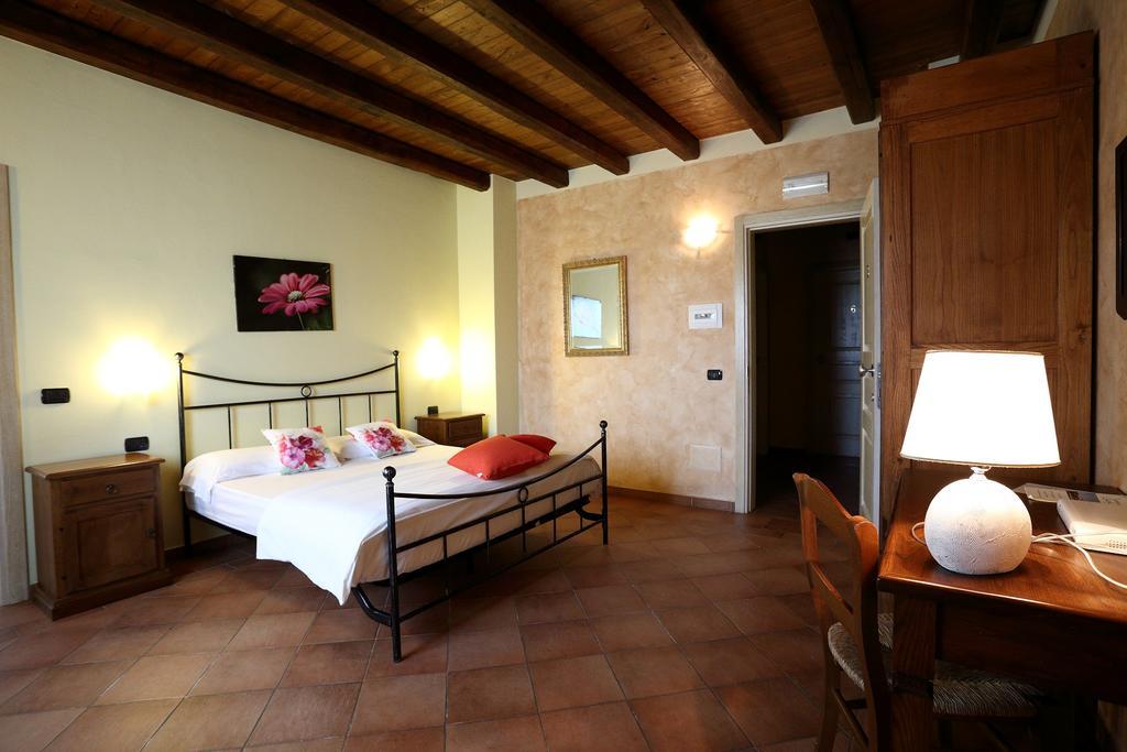 Agriturismo Creta Rossa Torre di Ruggiero Eksteriør billede