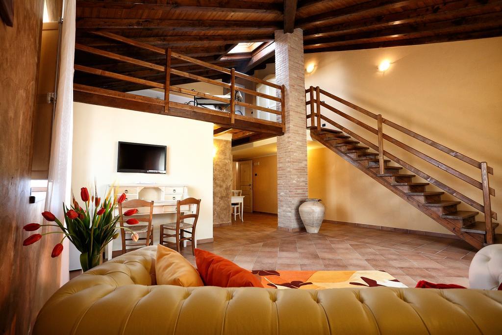 Agriturismo Creta Rossa Torre di Ruggiero Eksteriør billede